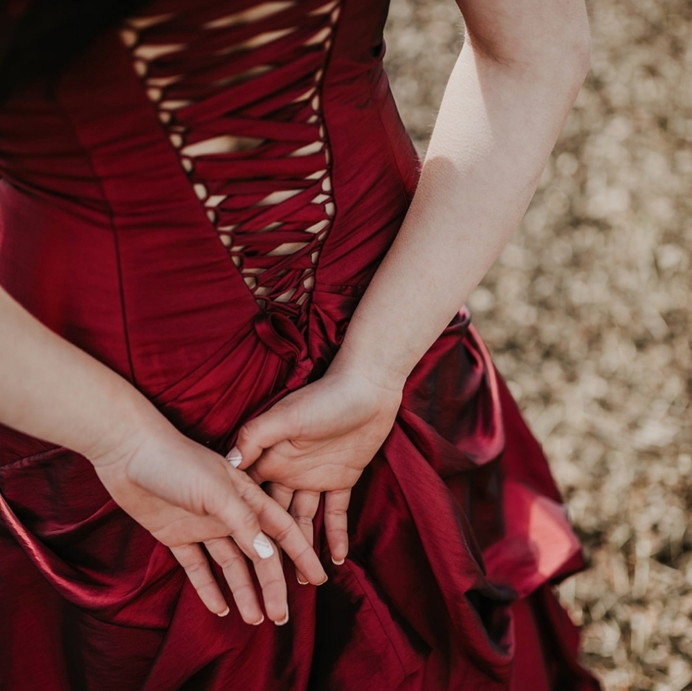 GRAD DRESS - Picture 2 of 4